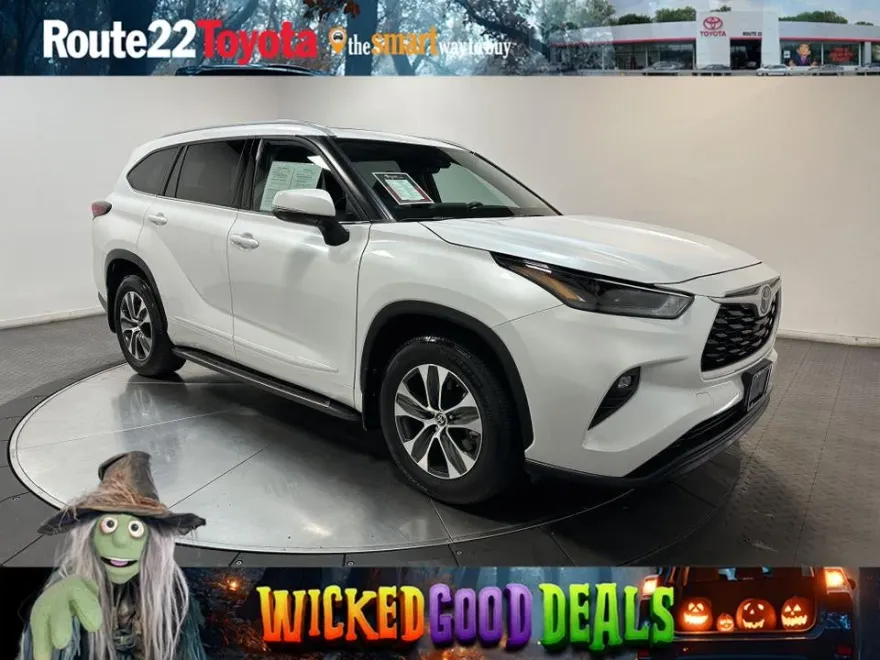 2022 Toyota Highlander XLE photo 1