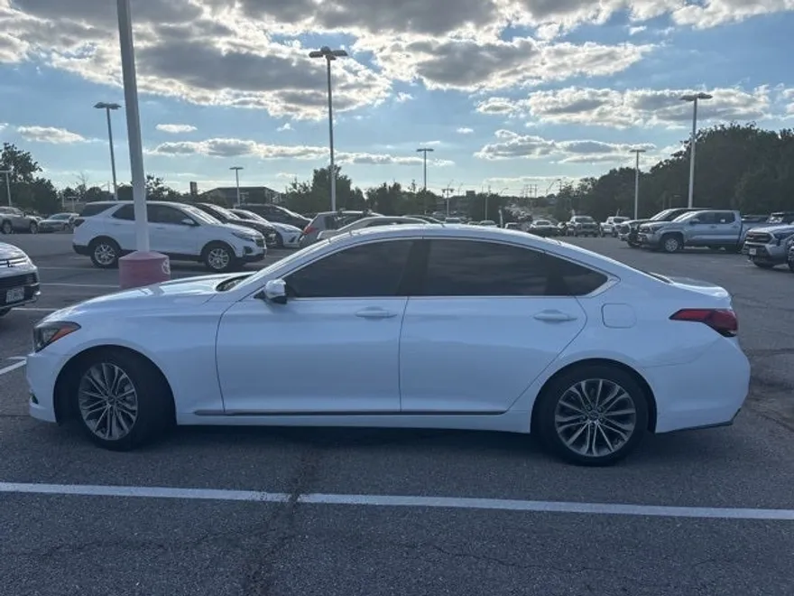 2015 Hyundai Genesis 3.8 photo 1