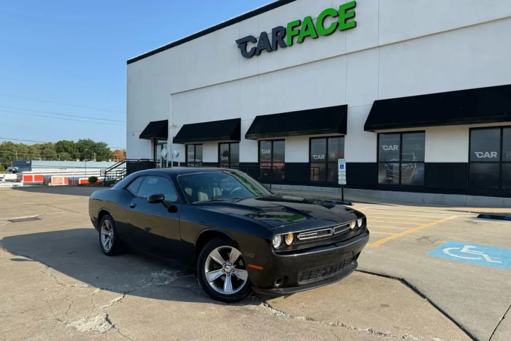 2016 Dodge Challenger SXT photo 1