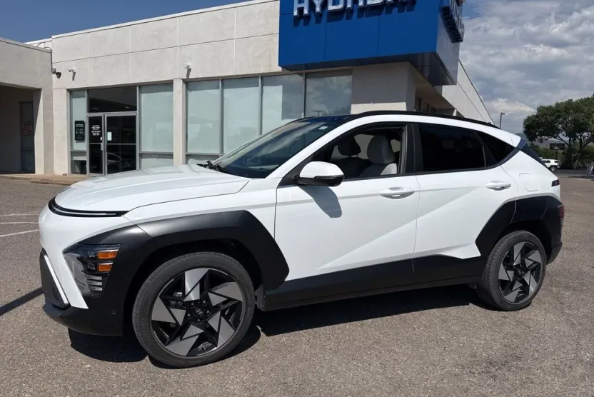 2024 Hyundai Kona Limited photo 1