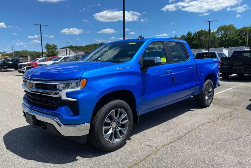 2025 Chevrolet Silverado 1500 LT photo 1