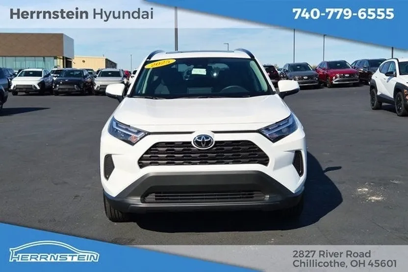 2025 Toyota RAV4 XLE photo 1
