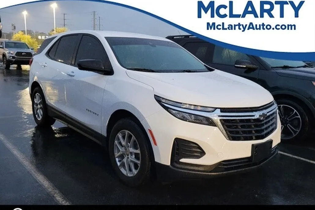 2023 Chevrolet Equinox LS photo 1