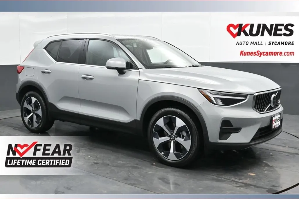 2025 Volvo XC40 Core photo 1