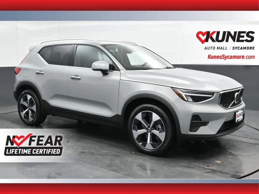 2025 Volvo XC40 Core photo 1