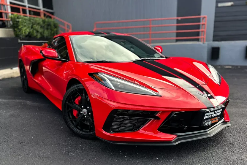 2021 Chevrolet Corvette Stingray 2LT Convertible photo 1
