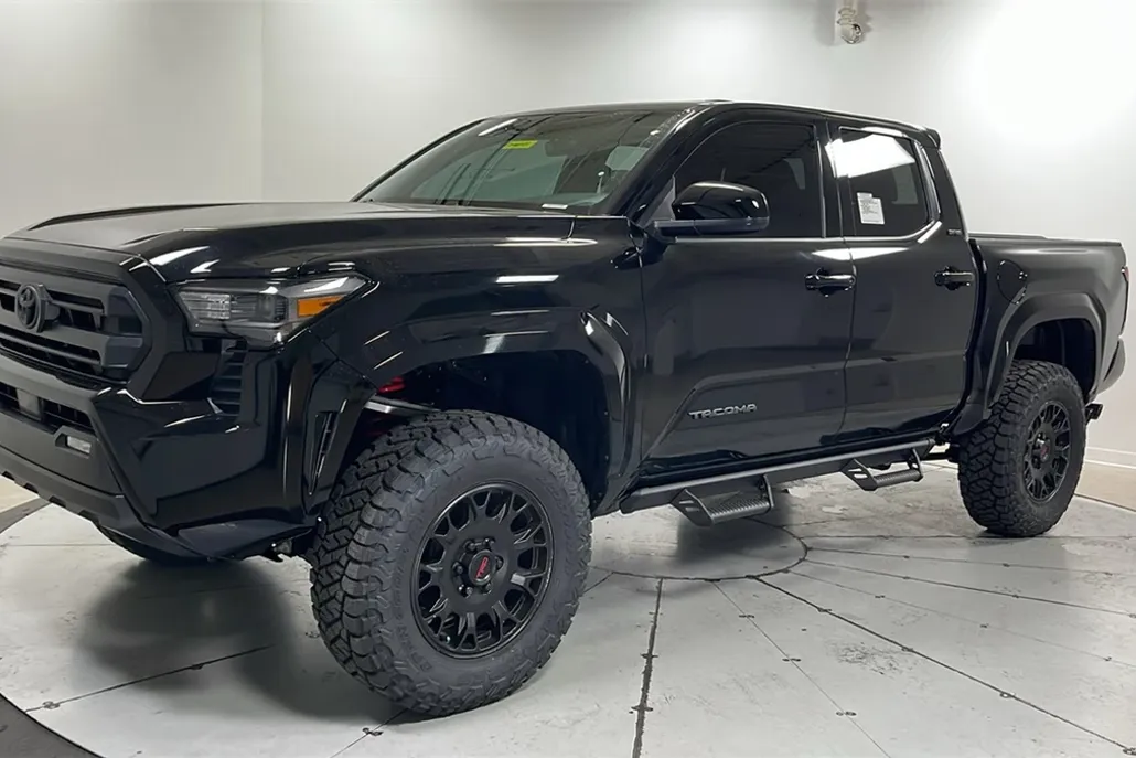 2025 Toyota Tacoma SR5 Double Cab photo 1