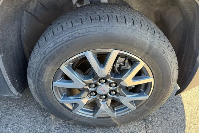 2023 Gmc Acadia SLT photo 1
