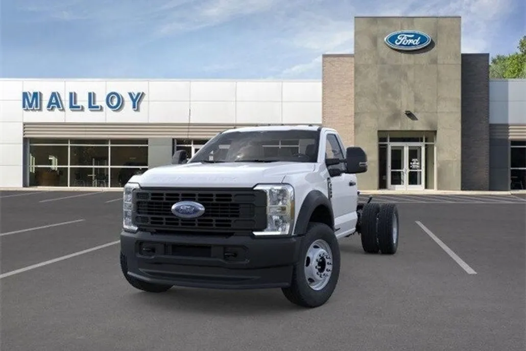 2025 Ford F-600 photo 1