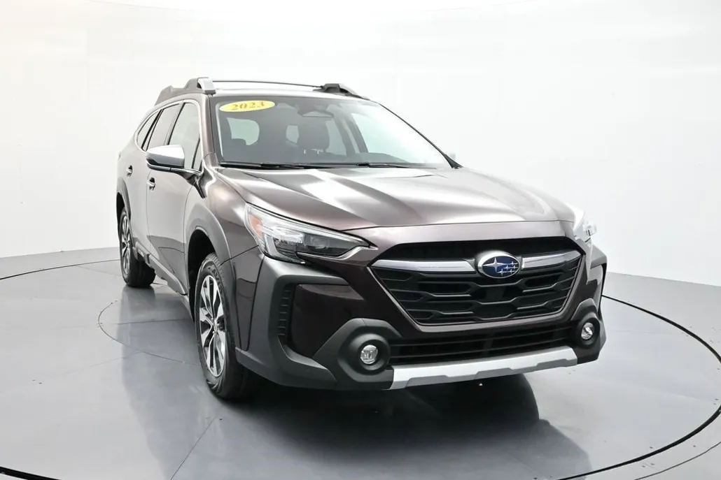 2023 Subaru Outback Touring photo 1