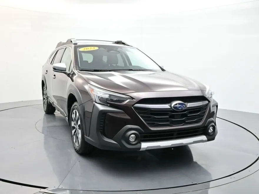 2023 Subaru Outback Touring photo 1