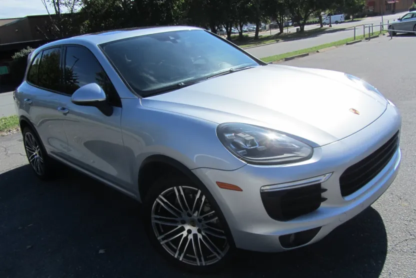 2016 Porsche Cayenne S photo 1