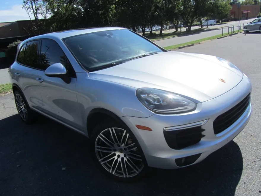 2016 Porsche Cayenne S photo 1