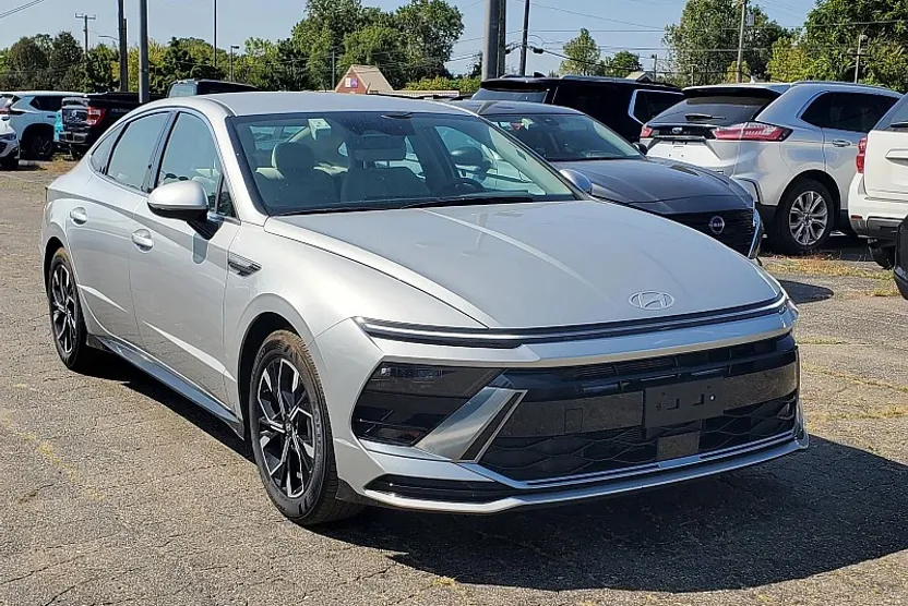 2025 Hyundai Sonata SEL photo 1