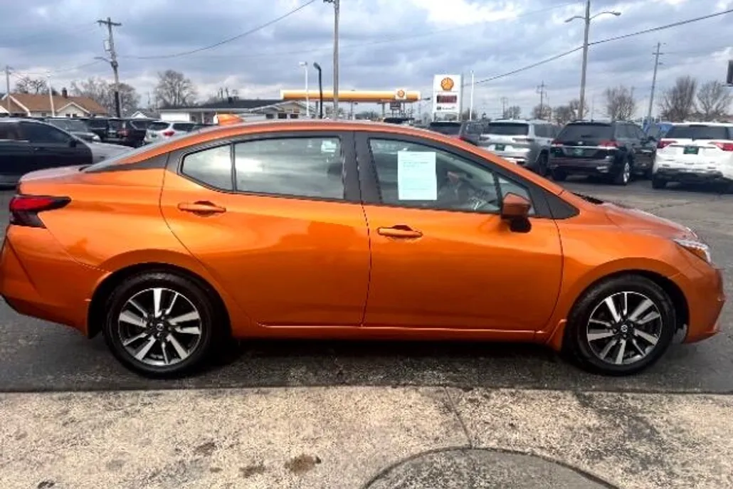 2021 Nissan Versa SV photo 1