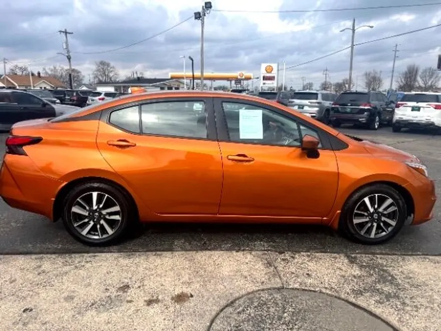 2021 Nissan Versa SV photo 1