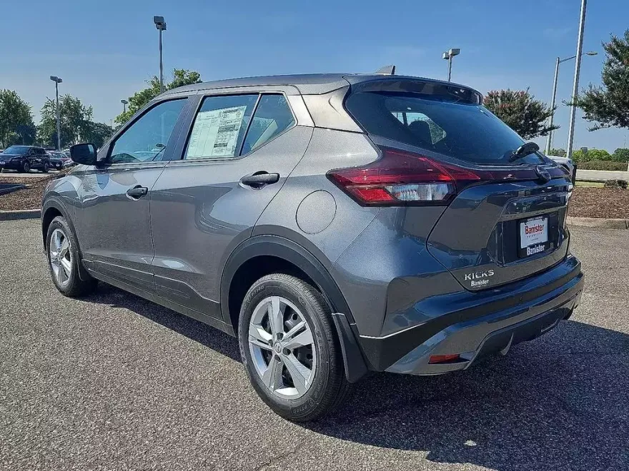 2025 Nissan Kicks Play S photo 1