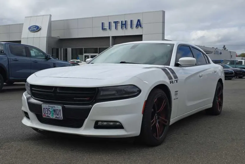 2016 Dodge Charger R/T photo 1