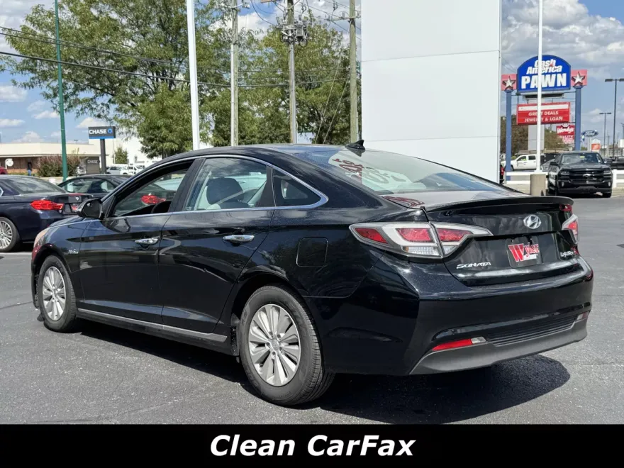 2016 Hyundai Sonata Hybrid SE photo 1