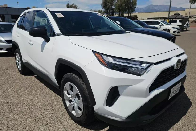 2024 Toyota RAV4 LE photo 1