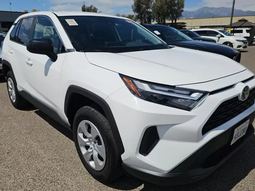 2024 Toyota RAV4 LE photo 1