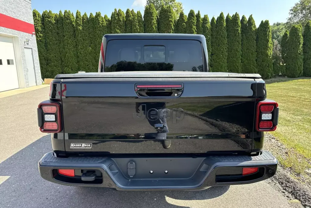 2022 Jeep Gladiator Overland photo 1