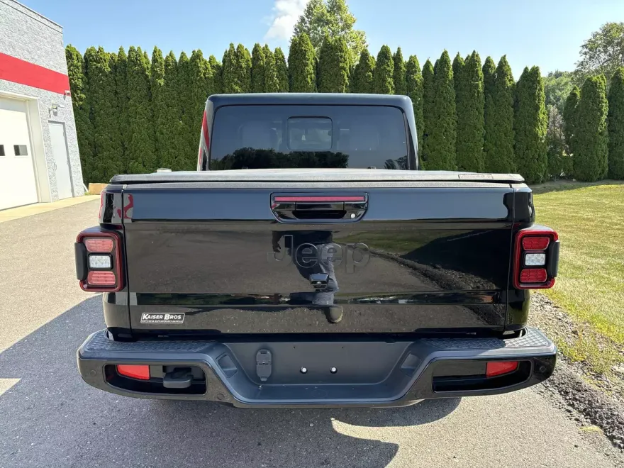 2022 Jeep Gladiator Overland photo 1