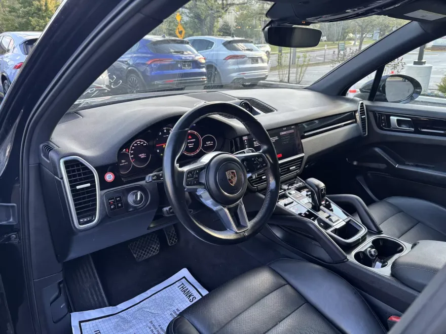 2019 Porsche Cayenne Base photo 1
