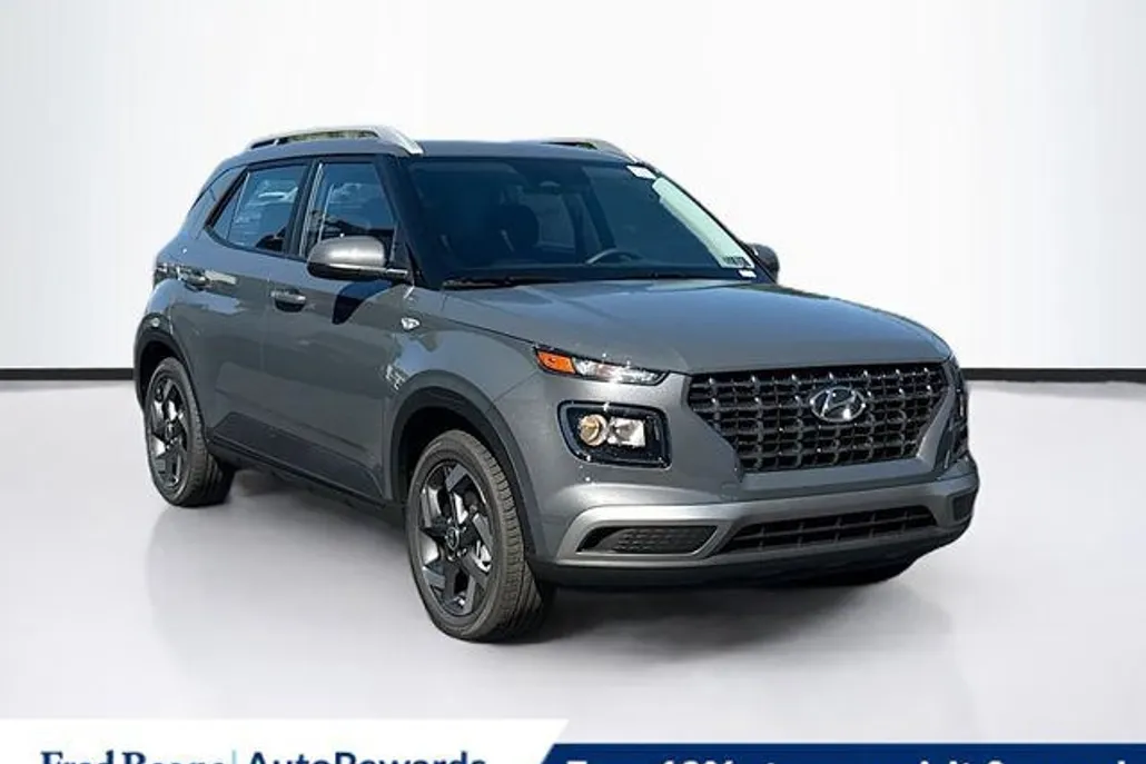 2025 Hyundai Venue SEL photo 1