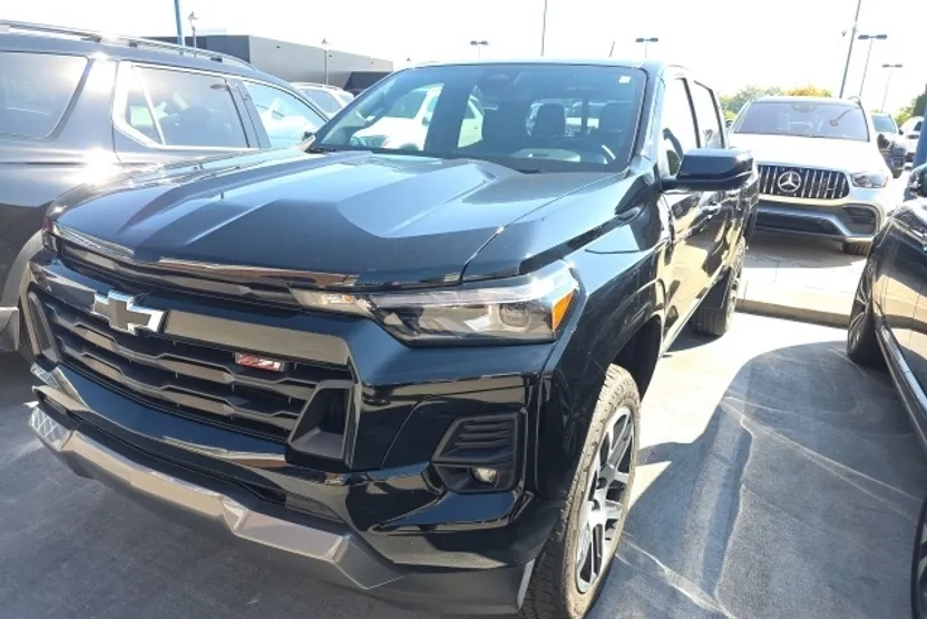 2023 Chevrolet Colorado Z71 photo 1