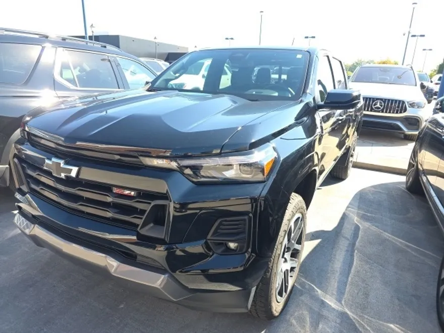 2023 Chevrolet Colorado Z71 photo 1