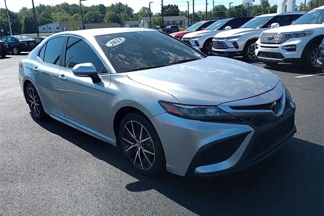 2023 Toyota Camry SE photo 1