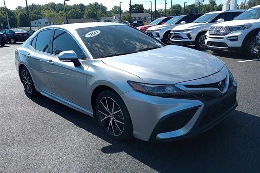 2023 Toyota Camry SE photo 1