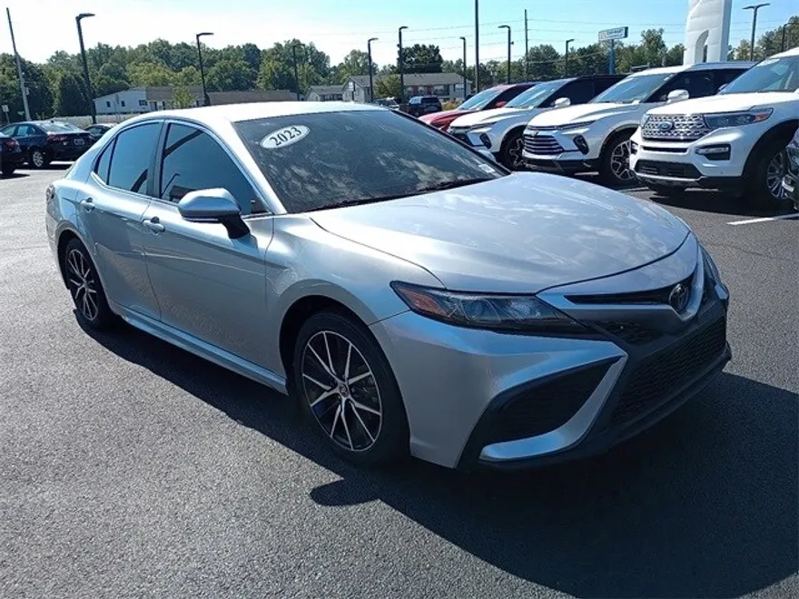 2023 Toyota Camry SE photo 1
