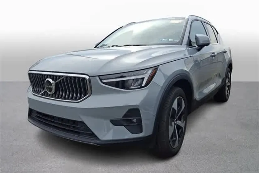 2024 Volvo XC40 Plus photo 1