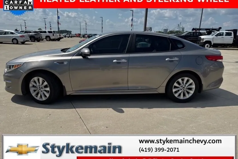 2016 Kia Optima EX photo 1