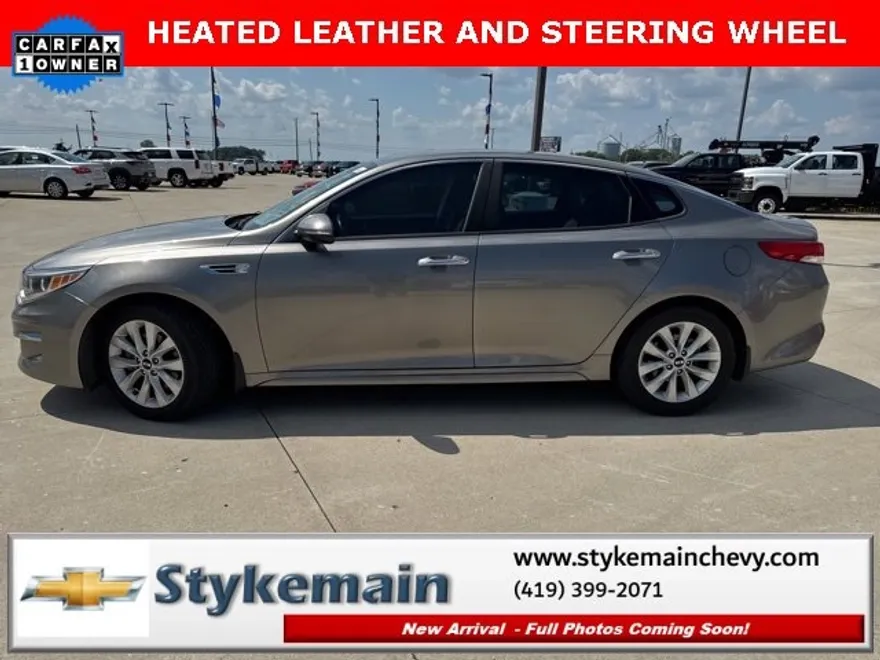 2016 Kia Optima EX photo 1