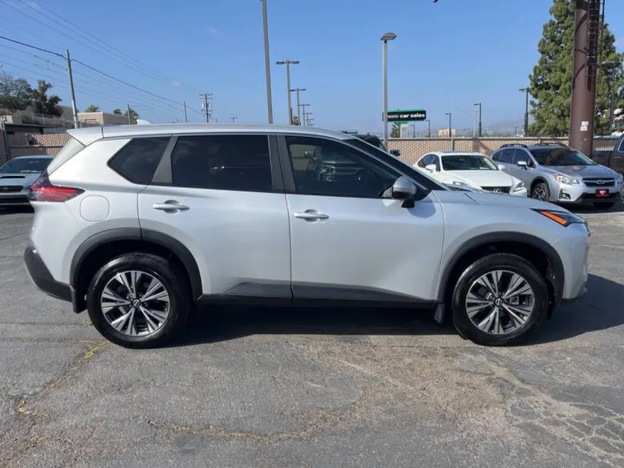 2023 Nissan Rogue SV photo 1