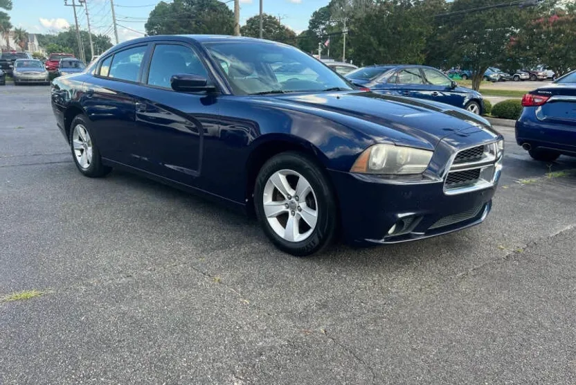 2014 Dodge Charger SXT photo 1