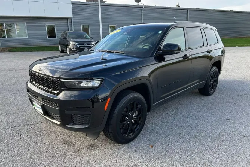 2024 Jeep Grand Cherokee Altitude photo 1
