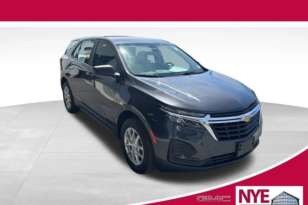 2022 Chevrolet Equinox LS photo 1
