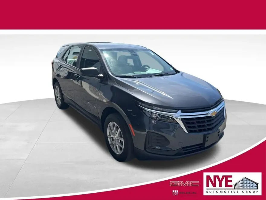2022 Chevrolet Equinox LS photo 1