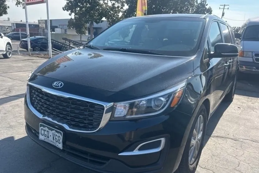 2021 Kia Sedona EX photo 1