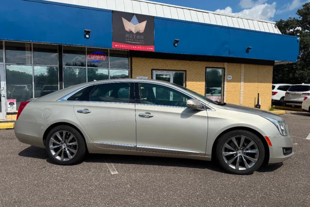 2013 Cadillac XTS Base photo 1