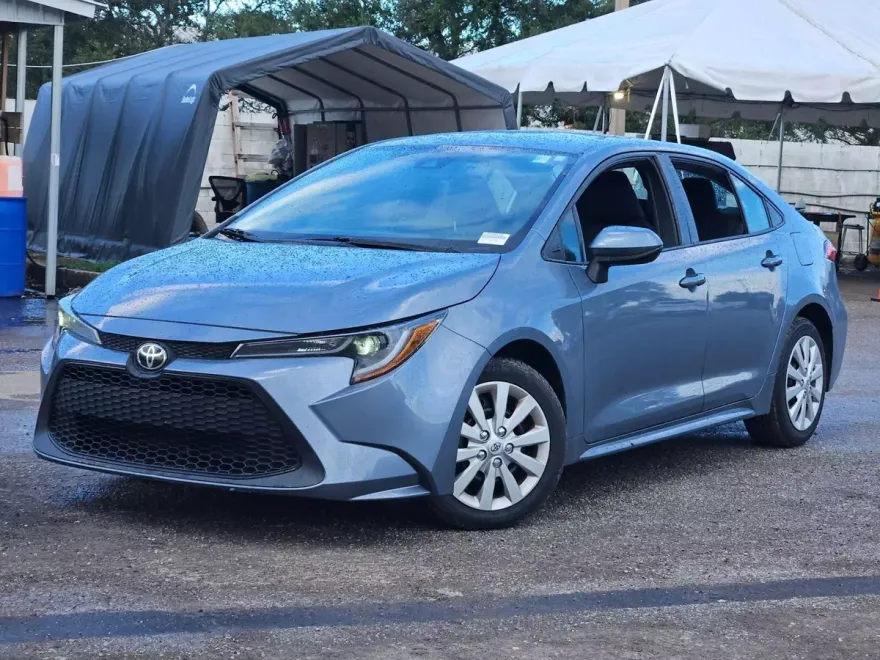 2020 Toyota Corolla LE photo 1