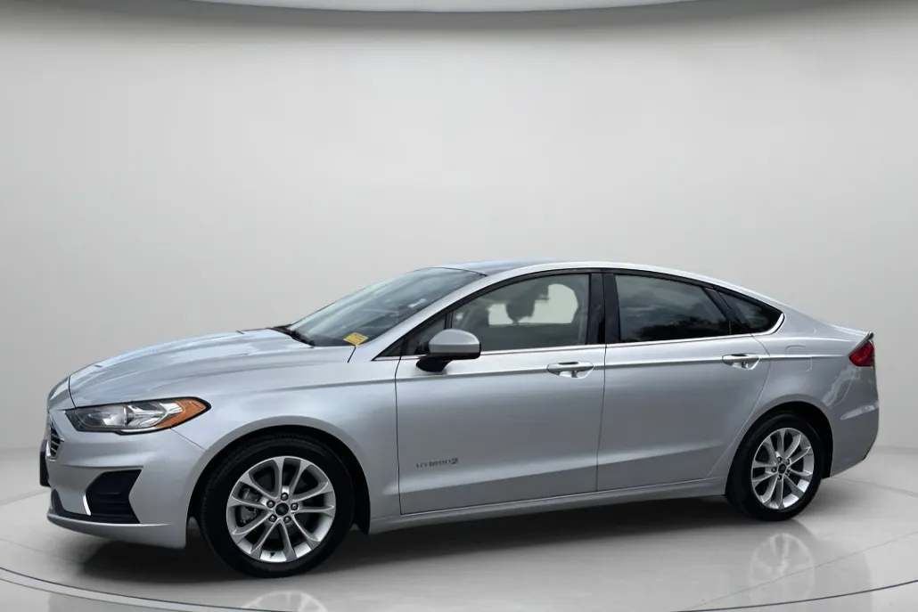 2019 Ford Fusion Hybrid SE photo 1