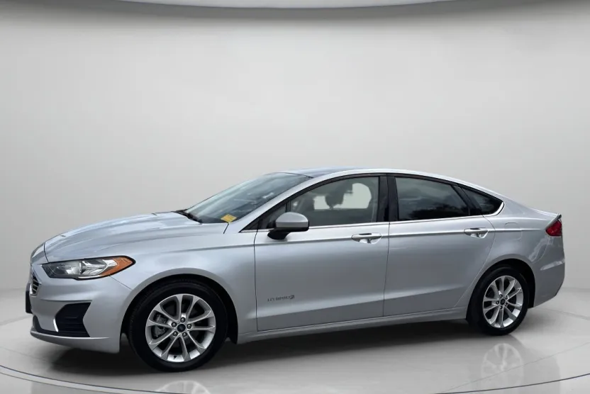 2019 Ford Fusion Hybrid SE photo 1