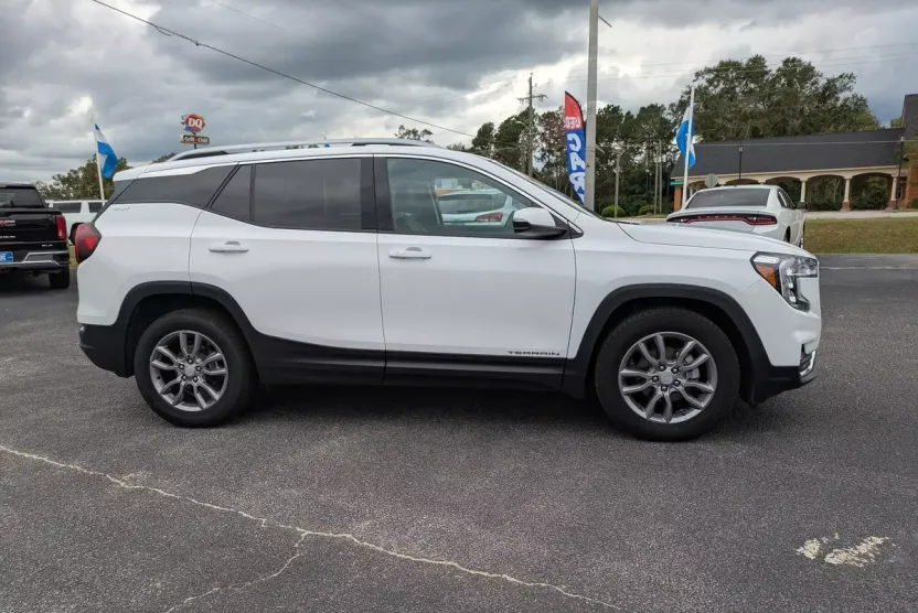 2024 Gmc Terrain SLT photo 1
