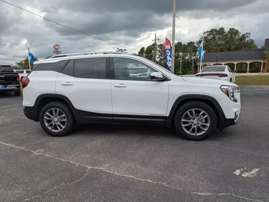 2024 Gmc Terrain SLT photo 1