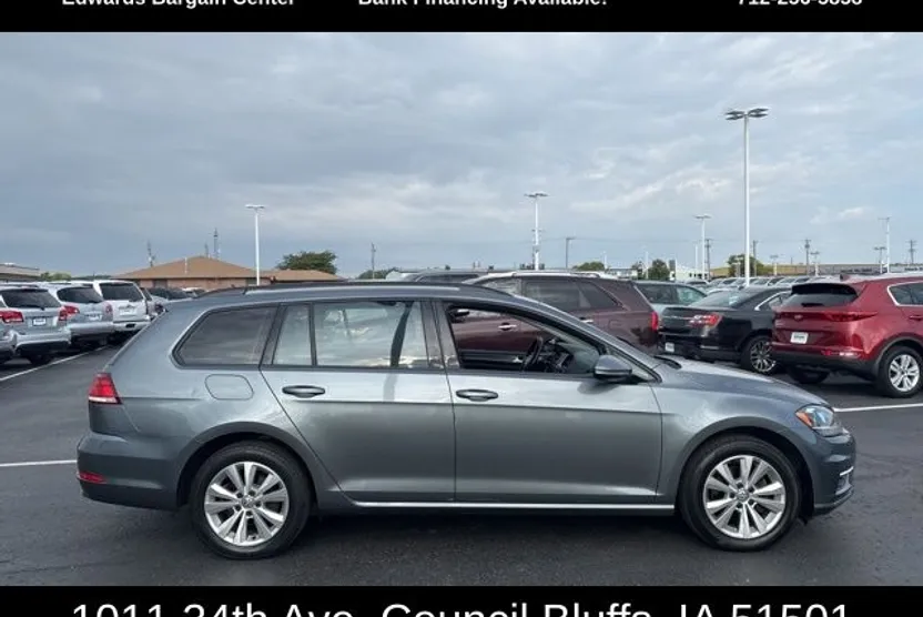 2018 Volkswagen Golf SportWagen S 4Motion photo 1